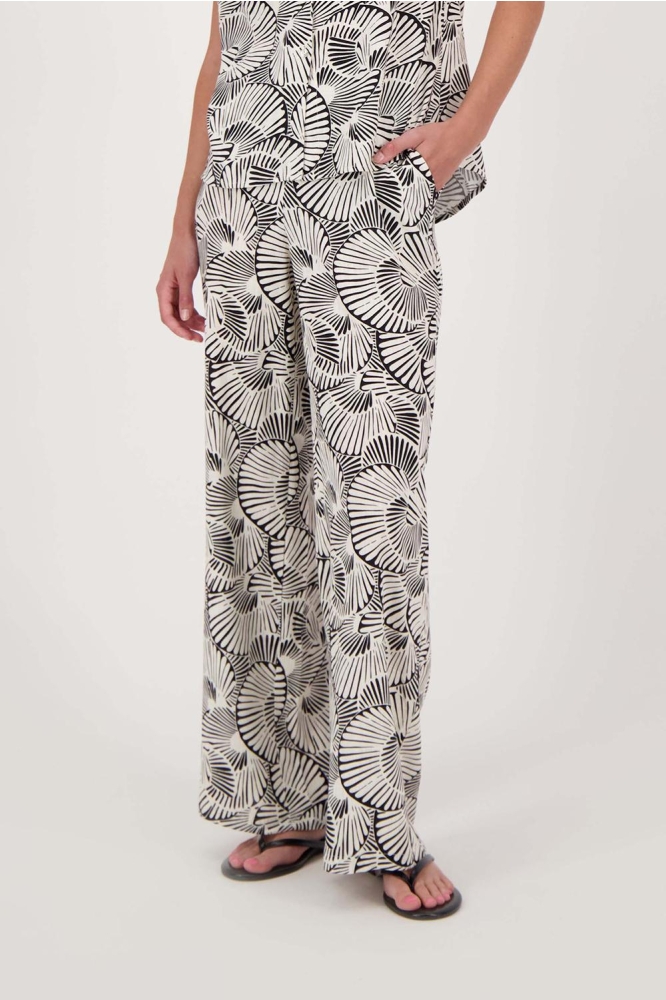 WIJDE BROEK MET GRAFISCHE PRINT 0303 063 7067 OFF WHITE/ZWART